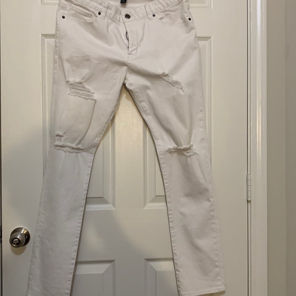 Forever 21 Men ripped white jeans. Size 34